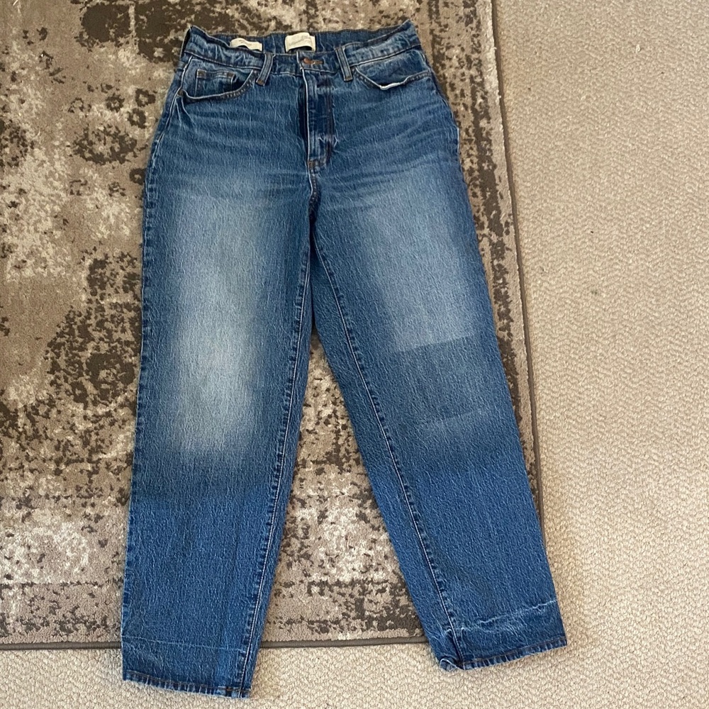 Universal Thread Women's Boyfriend Jeans in Faded Blue